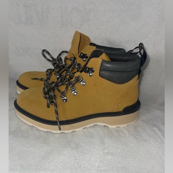 Sorel Hi-Line hiking (women) NWB - Picture 7 of 13